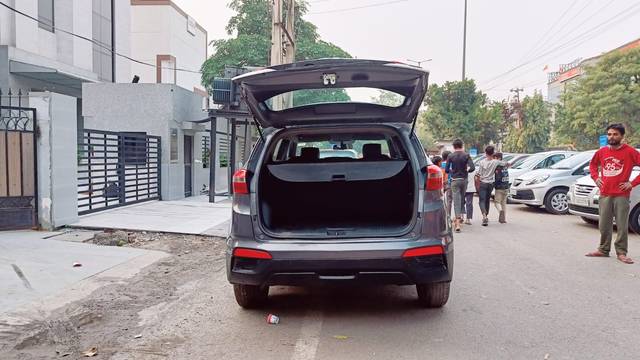 https://images10.gaadi.com/usedcar_image/4545586/original/9da512305cd8991b17df6c596e433fef.jpg?imwidth=6402