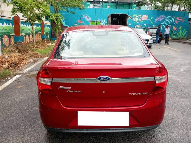 https://images10.gaadi.com/usedcar_image/4545599/original/processed_2a3ec51e547b2ee698e33a9f959b98d5.jpg?imwidth=6401