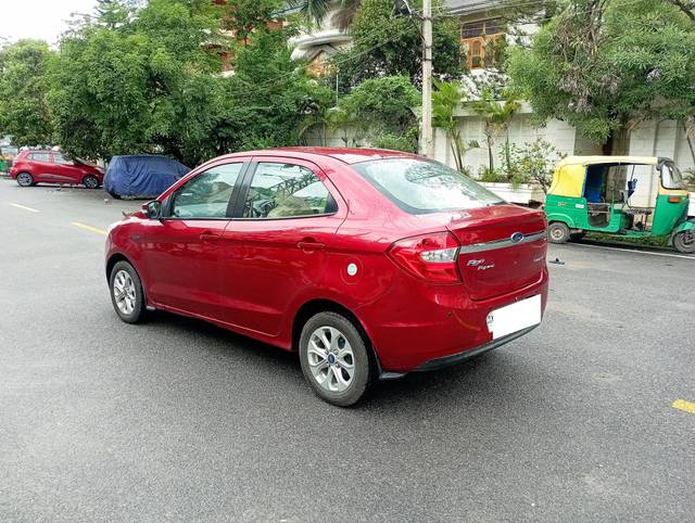 https://images10.gaadi.com/usedcar_image/4545599/original/processed_9e5d6ee38dc1fee7e173559cd4449558.jpg?imwidth=6402