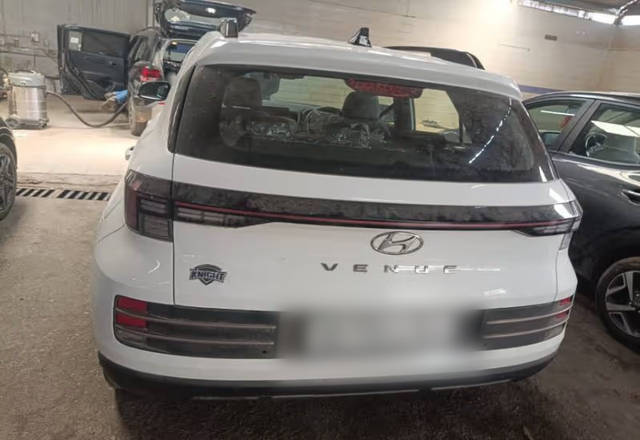 https://images10.gaadi.com/usedcar_image/4545606/original/ae1be5ff-8067-4a2c-9ce7-35d1a701886e.?imwidth=6402