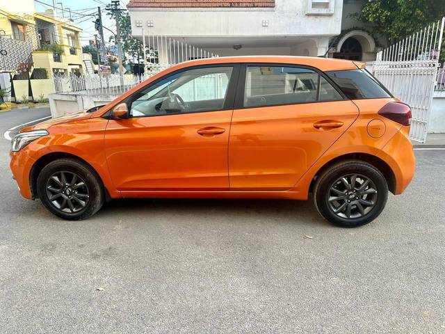 https://images10.gaadi.com/usedcar_image/4545615/original/processed_36ee66174c3735d44d3de7e58a341d0a.jpg?imwidth=6402