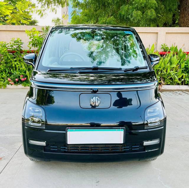 https://images10.gaadi.com/usedcar_image/4545620/original/processed_2ccdb44676fc0243d92d35c06ccca1cf.jpg?imwidth=6402
