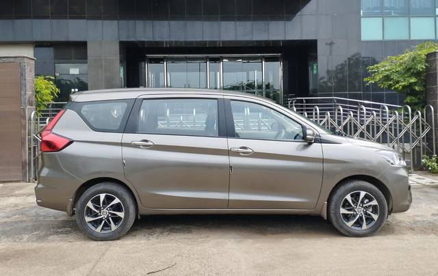 https://images10.gaadi.com/usedcar_image/4545621/original/fdba2a72256e80d82b9b3f6c4b42e431.jpg?imwidth=6401