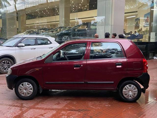 https://images10.gaadi.com/usedcar_image/4545623/original/processed_b1d15e46fe994aeb2652a0298791314b.jpg?imwidth=6402