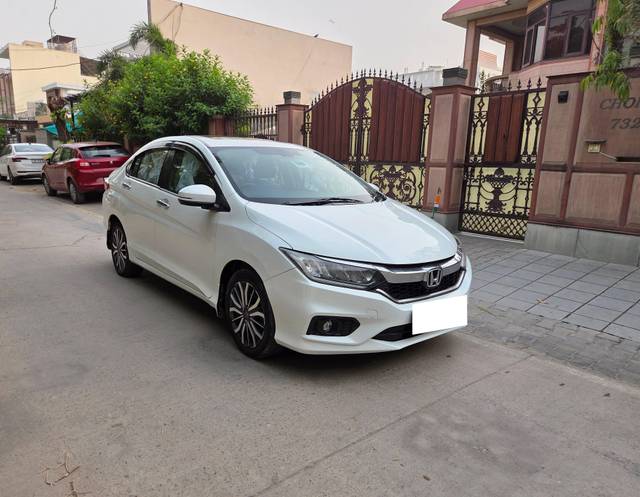 https://images10.gaadi.com/usedcar_image/4545626/original/processed_33b45af43aaaaafe6091824c9742b1da.jpg?imwidth=6400
