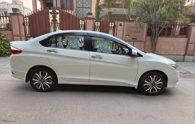 https://images10.gaadi.com/usedcar_image/4545626/original/processed_773037d04031291745a8b85a0c94a19d.jpg?imwidth=6401
