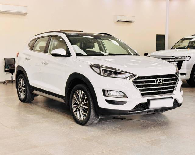https://images10.gaadi.com/usedcar_image/4545629/original/processed_05c21a37673a7e62f32246cca232f909.jpg?imwidth=6400