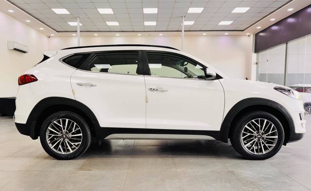 https://images10.gaadi.com/usedcar_image/4545629/original/processed_70df4176ce662398b89a58863c8f5244.jpg?imwidth=6401