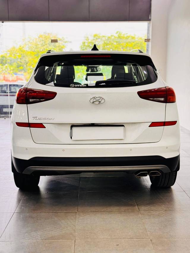 https://images10.gaadi.com/usedcar_image/4545629/original/processed_ceb19fd75ac4ae905f6f49dcf84e4549.jpg?imwidth=6402
