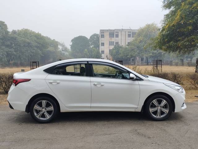 https://images10.gaadi.com/usedcar_image/4545636/original/bb5adbfd98df0f73b24eb27da4397430.jpg?imwidth=6401