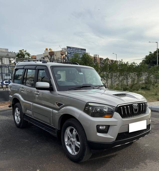 https://images10.gaadi.com/usedcar_image/4545637/original/processed_016440ad767386701615dc097fd19472.jpg?imwidth=6400