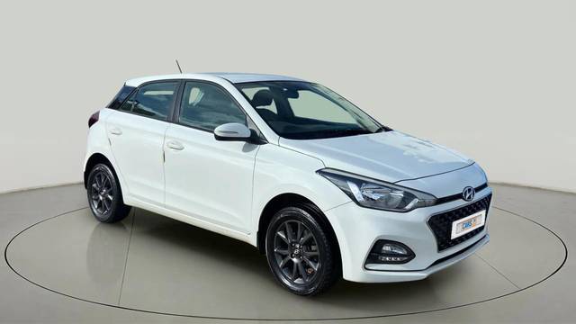 https://images10.gaadi.com/usedcar_image/4545684/original/b5ba907adeb50458e1b1f3c0ad4399fb.jpg?imwidth=6400