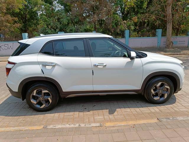 https://images10.gaadi.com/usedcar_image/4545707/original/processed_eb94ff97-b2ac-49a0-a76f-cfe161d2af46.jpg?imwidth=6401