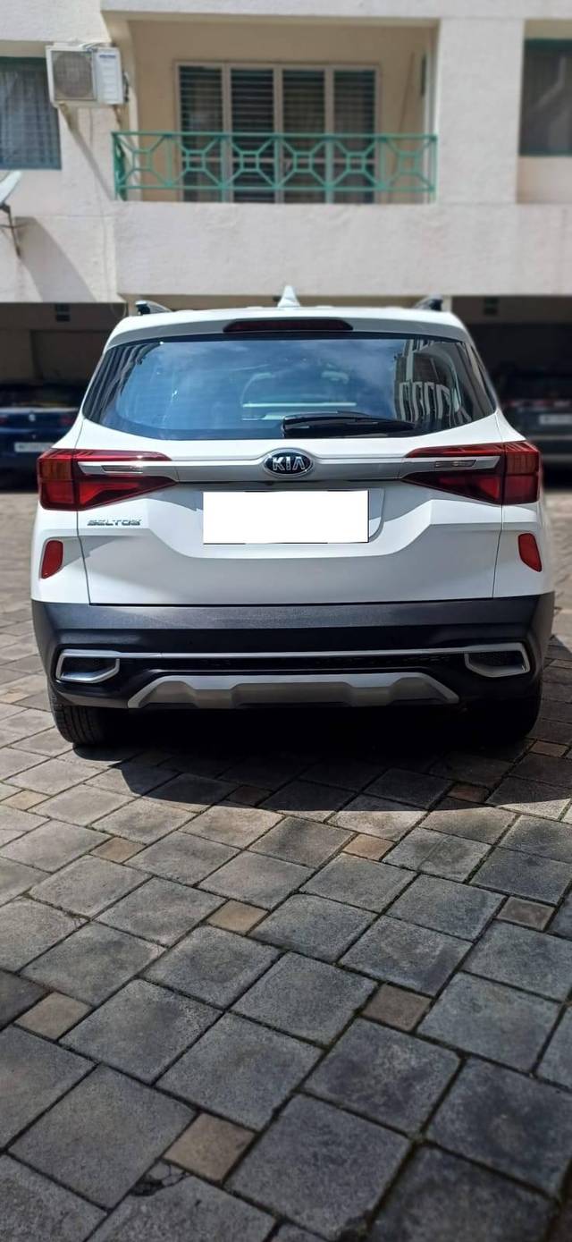 https://images10.gaadi.com/usedcar_image/4545711/original/processed_61a7639c5ae4cc87bb120899f9ff0677.jpg?imwidth=6401