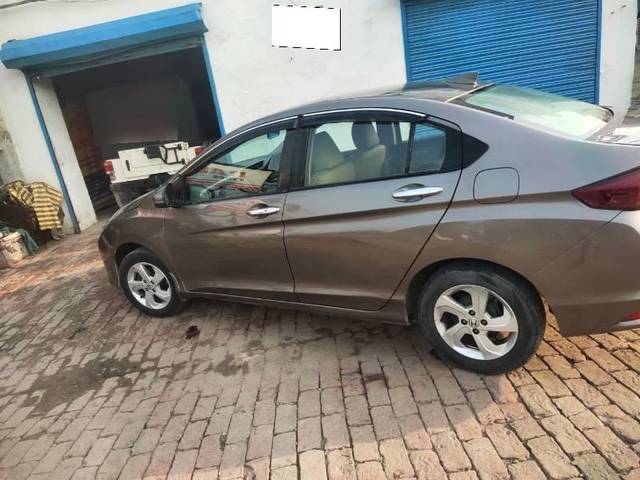 https://images10.gaadi.com/usedcar_image/4545788/original/processed_a5bd4da2-1804-4d3f-9542-d2c95d72209b.jpeg?imwidth=6402