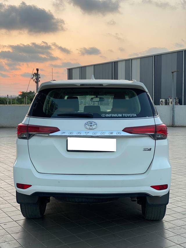https://images10.gaadi.com/usedcar_image/4545795/original/processed_e29c61f0-a7e9-4436-a5ca-c78f1e25315c.jpg?imwidth=6402