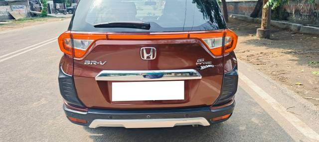 https://images10.gaadi.com/usedcar_image/4545820/original/processed_b258df55-d724-48ab-838b-94bdee312403.jpg?imwidth=6400