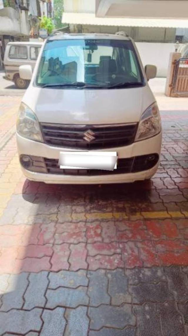 https://images10.gaadi.com/usedcar_image/4545821/original/processed_processed_399e2ad1-c091-4129-8775-c6cacf25862c.jpg?imwidth=6402