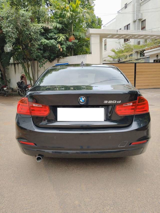 https://images10.gaadi.com/usedcar_image/4545856/original/processed_ce7a0175a42868643fed5dd041884565.jpg?imwidth=6402