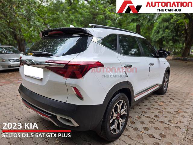 https://images10.gaadi.com/usedcar_image/4545858/original/processed_4844e27e3dcb46e36ee46d6046d05316.jpg?imwidth=6402