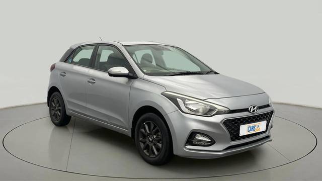 https://images10.gaadi.com/usedcar_image/4545907/original/f3933a9a118eee60dcc1ddcf25bf5254.jpg?imwidth=6400