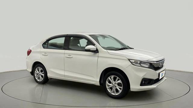 https://images10.gaadi.com/usedcar_image/4545912/original/26793955cbc9f56c5553714796bd8c91.jpg?imwidth=6400