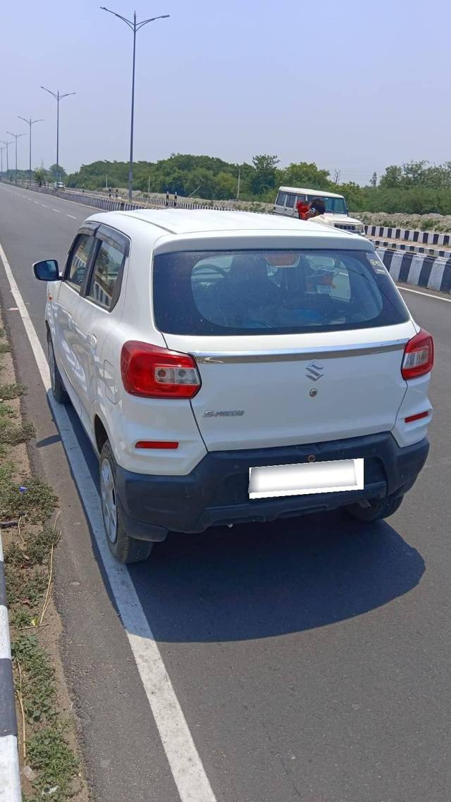 https://images10.gaadi.com/usedcar_image/4545947/original/processed_processed_ac53b94955a2c4e09f66aa6377ab3506.jpg?imwidth=6402