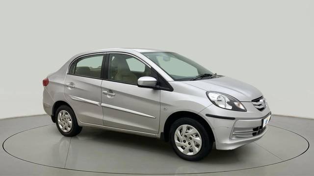 https://images10.gaadi.com/usedcar_image/4545968/original/8d42ce29e77964875279fe369d7b7c75.jpg?imwidth=6400