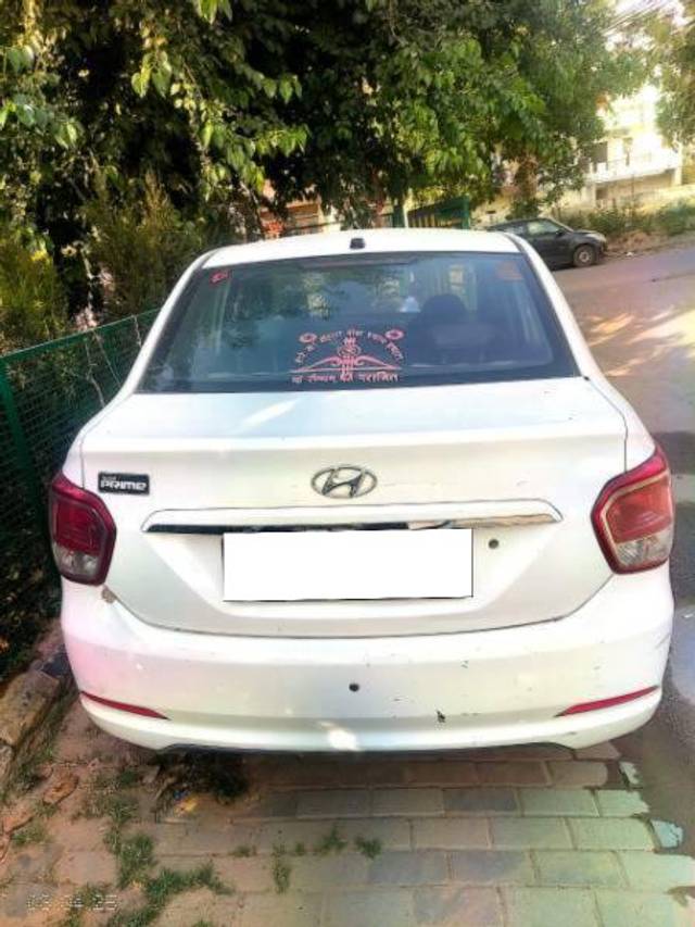 https://images10.gaadi.com/usedcar_image/4545973/original/processed_448f2ee2-4072-416d-9cdf-a7c35fc5a1b3.jpg?imwidth=6402
