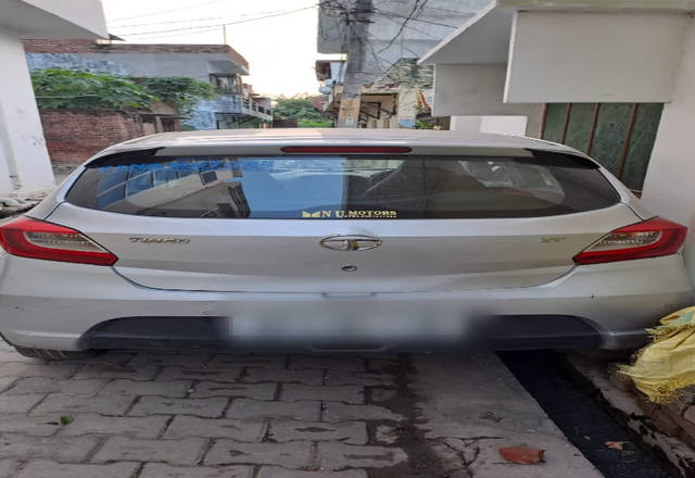https://images10.gaadi.com/usedcar_image/4545993/original/e5bb85ba-3797-4e1b-b370-322d3db8fe5f.?imwidth=6402