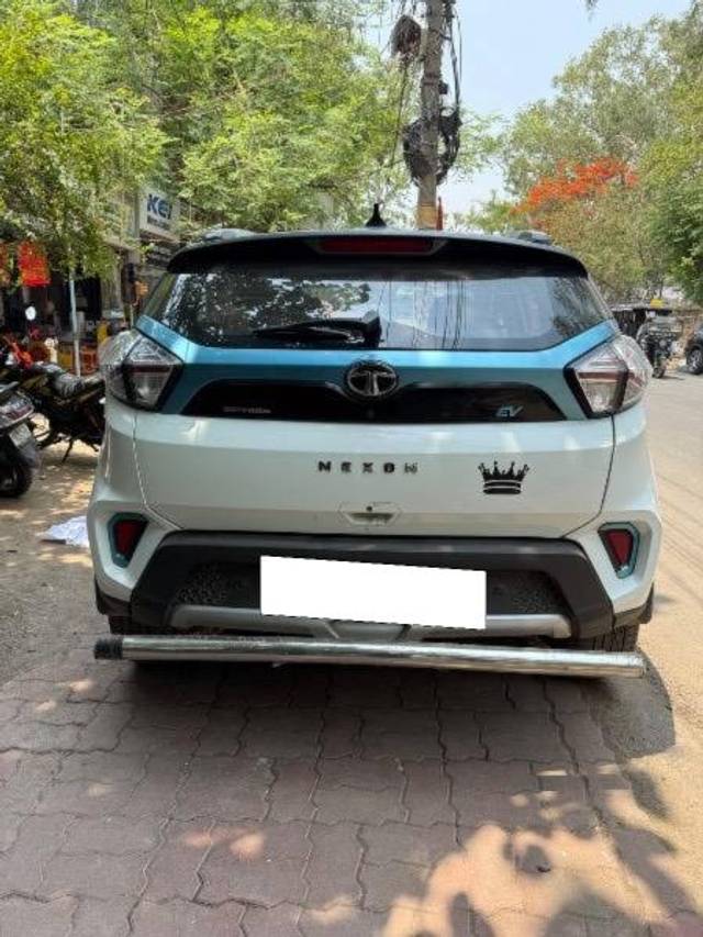 https://images10.gaadi.com/usedcar_image/4546012/original/processed_46b06223-0ea0-4476-97a5-bfd6f00f0515.jpeg?imwidth=6402