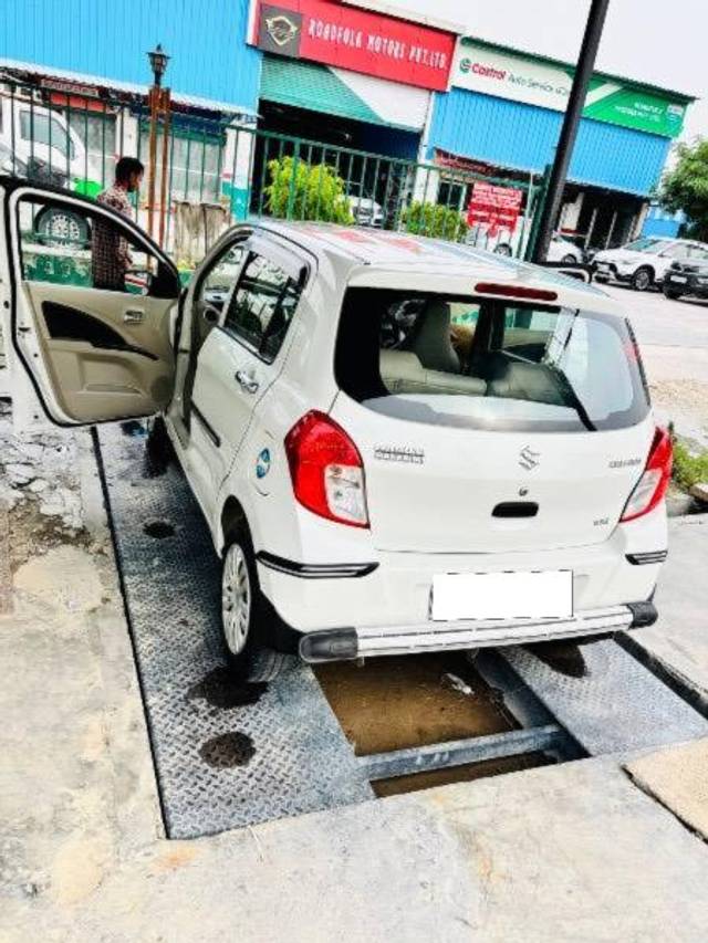 https://images10.gaadi.com/usedcar_image/4546013/original/processed_0f64f538-3d9d-4e9e-b0aa-343107fba86b.jpeg?imwidth=6402
