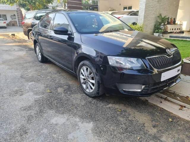 https://images10.gaadi.com/usedcar_image/4546019/original/processed_0379c322-6261-4d7c-9530-5cbeeca7f5e1.jpg?imwidth=6400