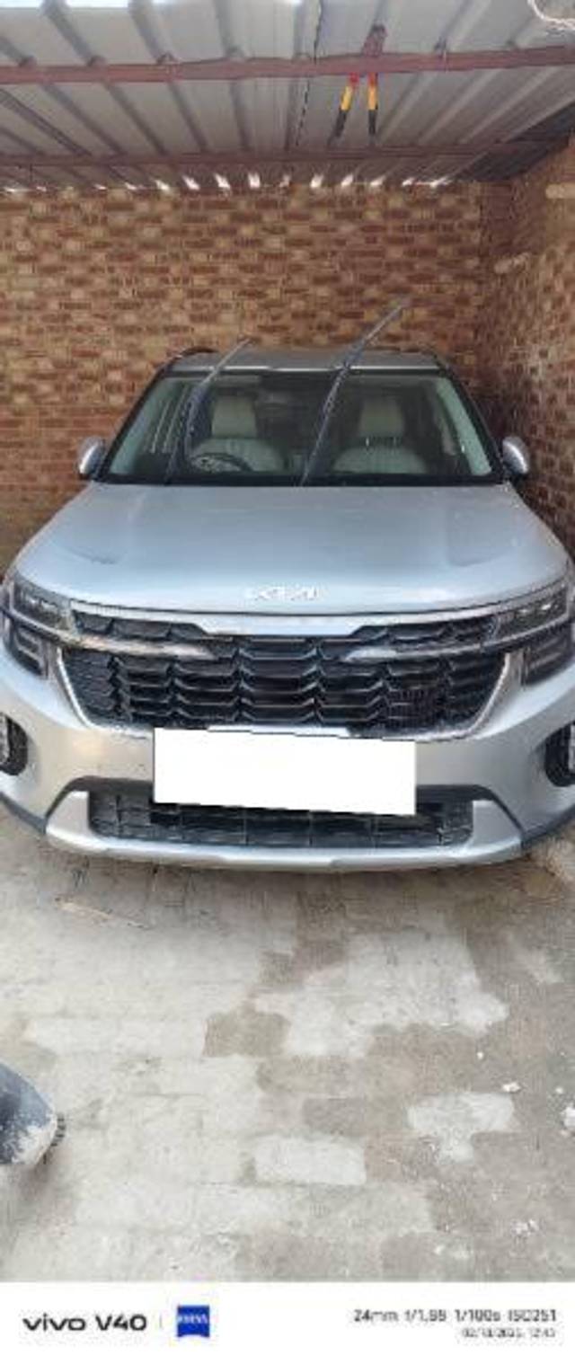 https://images10.gaadi.com/usedcar_image/4546030/original/processed_598d70ef-2786-48c2-9f9f-b03f3e5db0d8.jpg?imwidth=6400