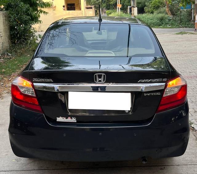 https://images10.gaadi.com/usedcar_image/4546044/original/processed_e1e9a071-75fa-4219-ac2e-ffb5dc63f6b1.jpg?imwidth=6402