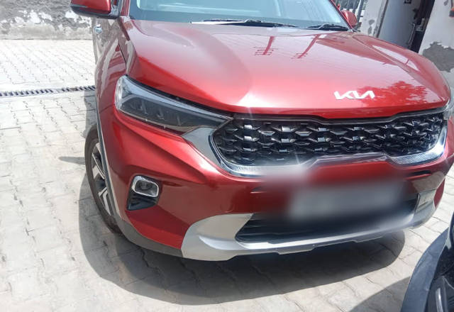 https://images10.gaadi.com/usedcar_image/4546056/original/8070e873-d136-4acd-a811-616a918da0cc.?imwidth=6400
