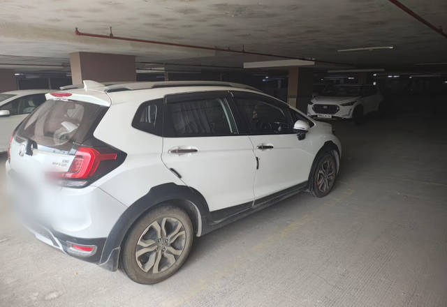 https://images10.gaadi.com/usedcar_image/4546063/original/7ebd0990-0521-487f-8965-2ab5c905f873.?imwidth=6401