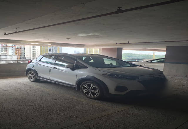 https://images10.gaadi.com/usedcar_image/4546063/original/a92b86f2-2683-4ad0-bf27-9a9a2547315b.?imwidth=6400