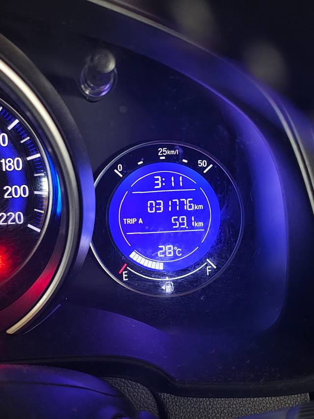 https://images10.gaadi.com/usedcar_image/4546063/original/f240dd98-c2fd-4297-8f28-9a72c65a94c2.jpg?imwidth=6402