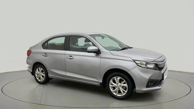 https://images10.gaadi.com/usedcar_image/4546077/original/32d9a60e250a4c766e1d024b070d67dc.jpg?imwidth=6400