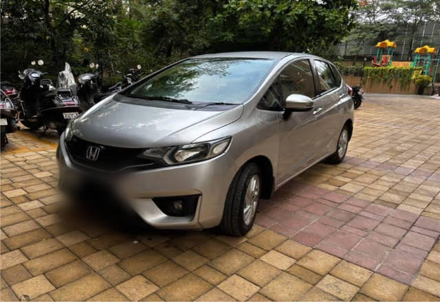 https://images10.gaadi.com/usedcar_image/4546112/original/5940d869-eb01-44c3-89f1-9b88b3392e74.?imwidth=6402