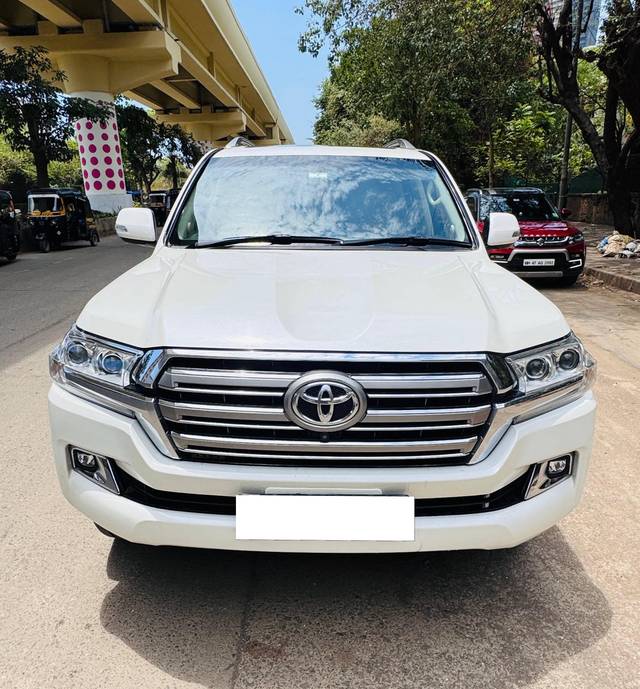 https://images10.gaadi.com/usedcar_image/4546125/original/processed_33131209-10aa-46ec-aab4-7f025ce1562f.jpg?imwidth=6400