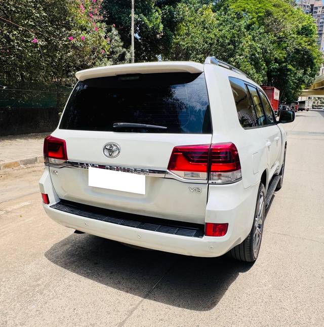 https://images10.gaadi.com/usedcar_image/4546125/original/processed_473ad421-cae4-4f7f-a741-6791b2b42544.jpg?imwidth=6402