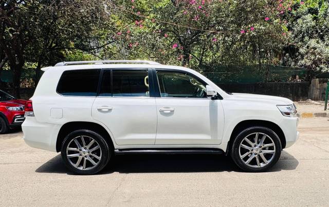 https://images10.gaadi.com/usedcar_image/4546125/original/processed_7cb04570-7d6e-4dfe-8a43-d14db3ab310b.jpg?imwidth=6401