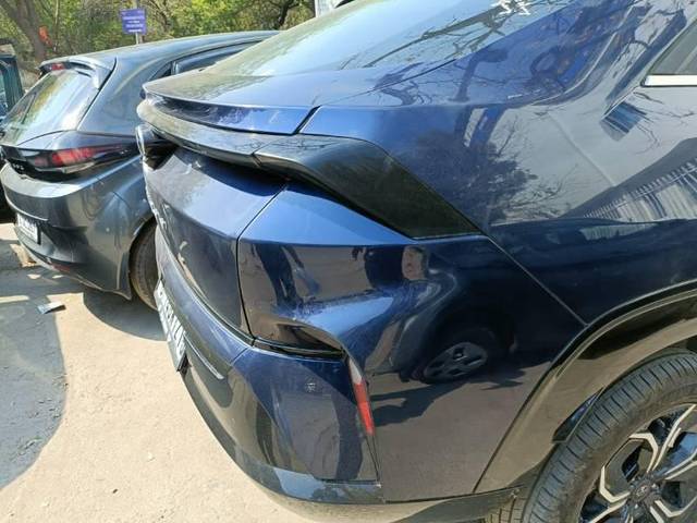 https://images10.gaadi.com/usedcar_image/4546187/original/processed_b5373625-86b7-4671-badf-608bcac36da9.jpg?imwidth=6402