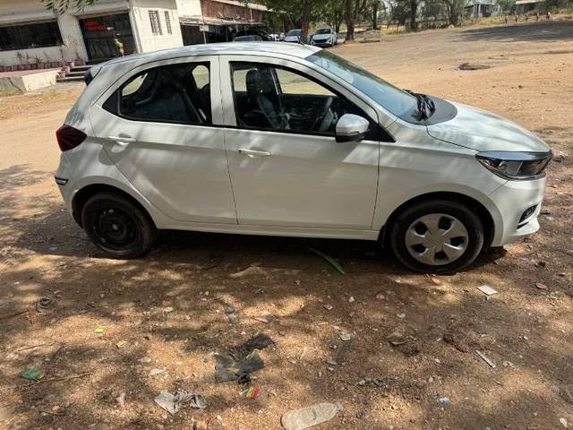 https://images10.gaadi.com/usedcar_image/4546194/original/processed_f6fa1102-cb62-4c62-8bf3-af2f9923605d.jpeg?imwidth=6401