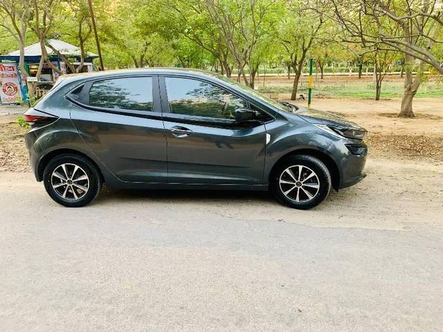 https://images10.gaadi.com/usedcar_image/4546195/original/processed_9dfb5462-6b8e-43ee-81ee-c2ddc76e4fe5.jpeg?imwidth=6401