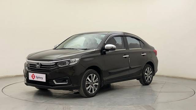 https://images10.gaadi.com/usedcar_image/4546198/original/ececeda1507f9f399cfad0506e0db831.JPG?imwidth=6400