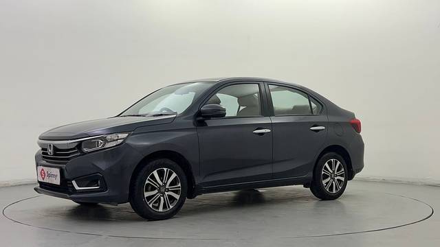 https://images10.gaadi.com/usedcar_image/4546262/original/945bc6e6396bc6ea736eaa1126b4278a.JPG?imwidth=6400