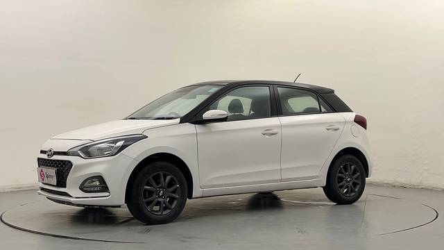 https://images10.gaadi.com/usedcar_image/4546293/original/69800b5cc8f83a0c9d9bbf6c7cf0a1a8.JPG?imwidth=6400